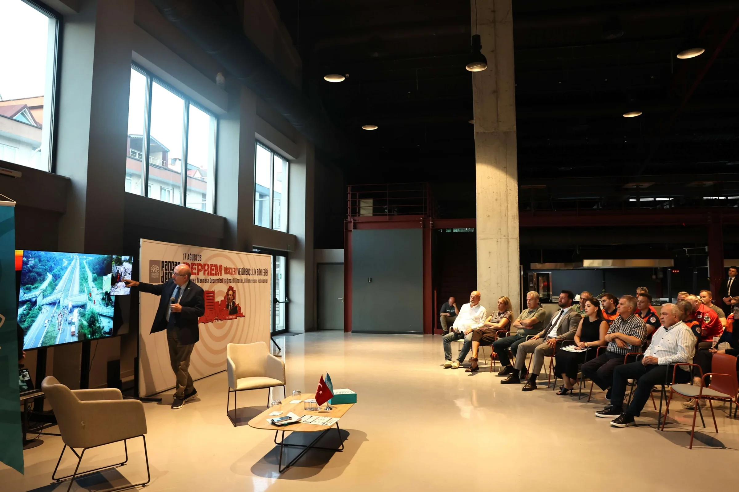 Nilüfer’de Prof. Dr. Okan Tüysüz’den deprem uyarıları