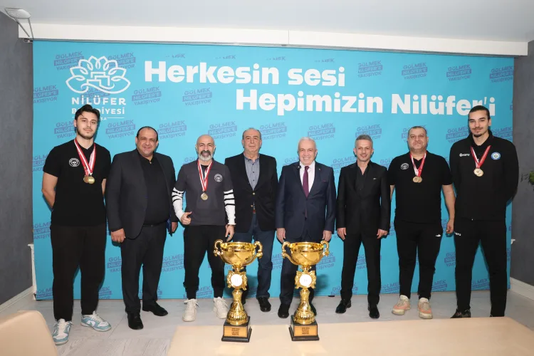Nilüfer’in Şampiyon Kızları Kupalarını Aldı!