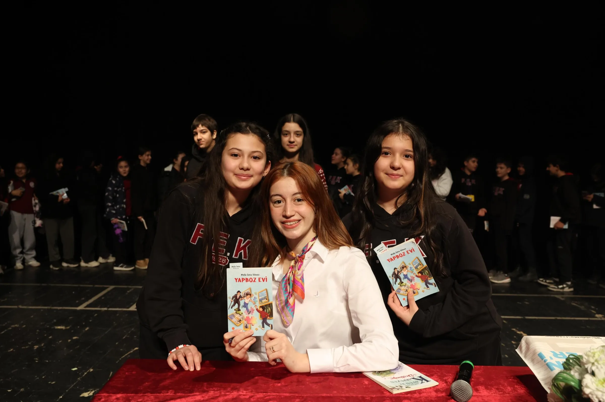 Nilüferli öğrenciler yazar Melis Sena Yılmaz ile buluştu