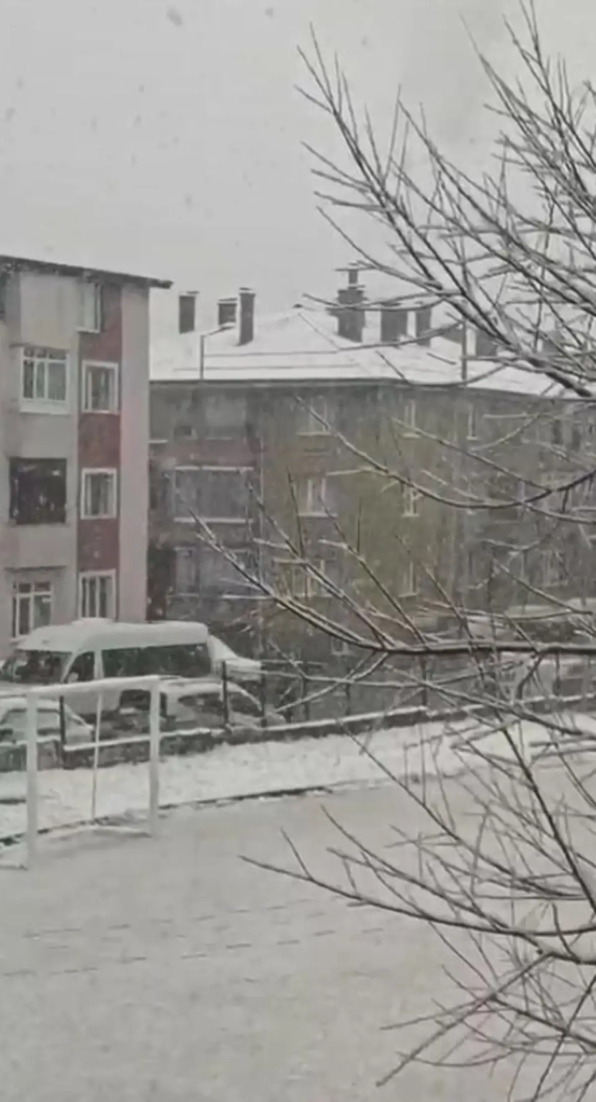 Nisan ayında kar sürprizi! Birçok ilimiz beyaza büründü: İşte yurttan kartpostallık görüntüler! 9