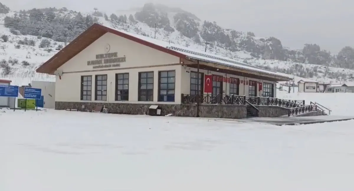 Nisan ayında kar sürprizi! Birçok ilimiz beyaza büründü: İşte yurttan kartpostallık görüntüler! 4