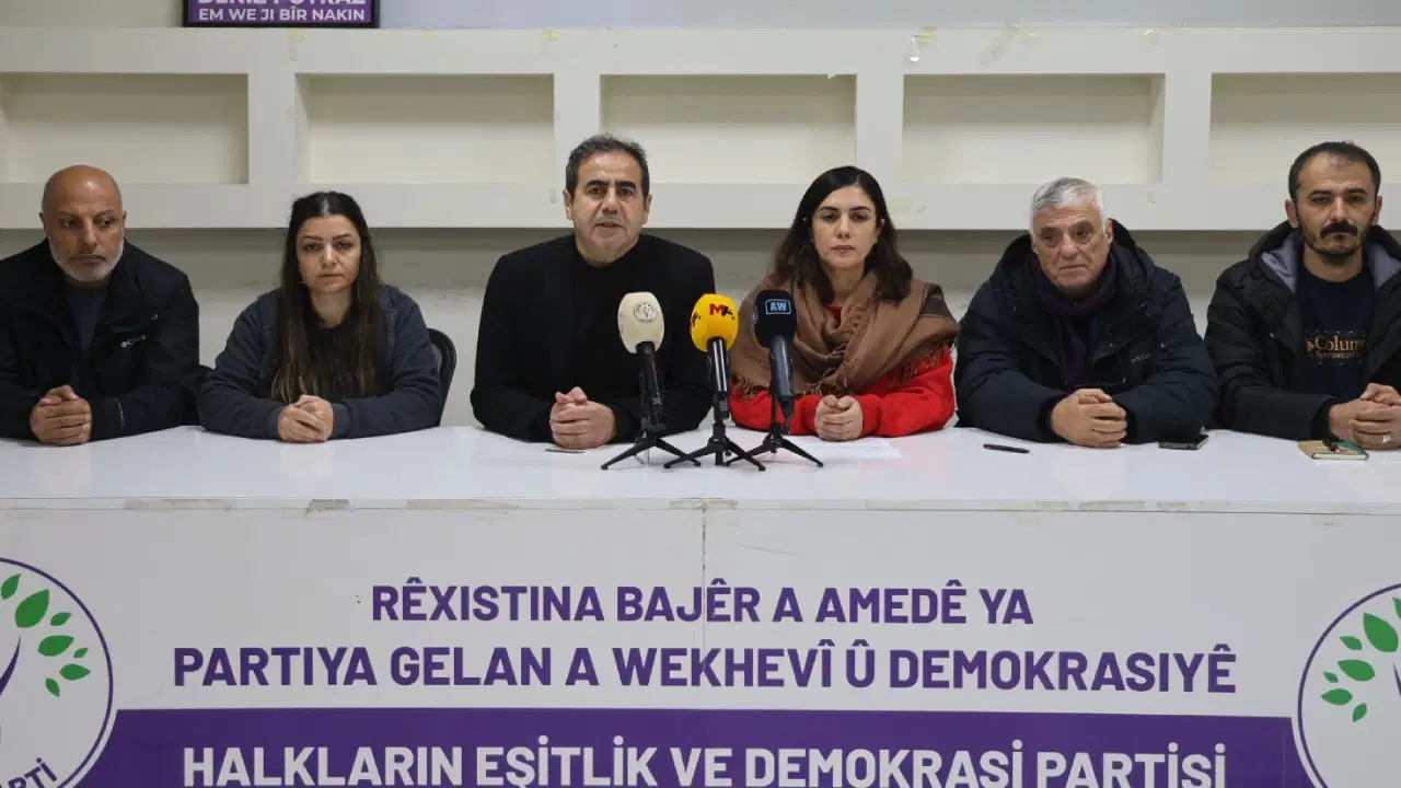 Öcalan’a Özgürlük Mitingi Hava Sebebiyle Ertelenmiş