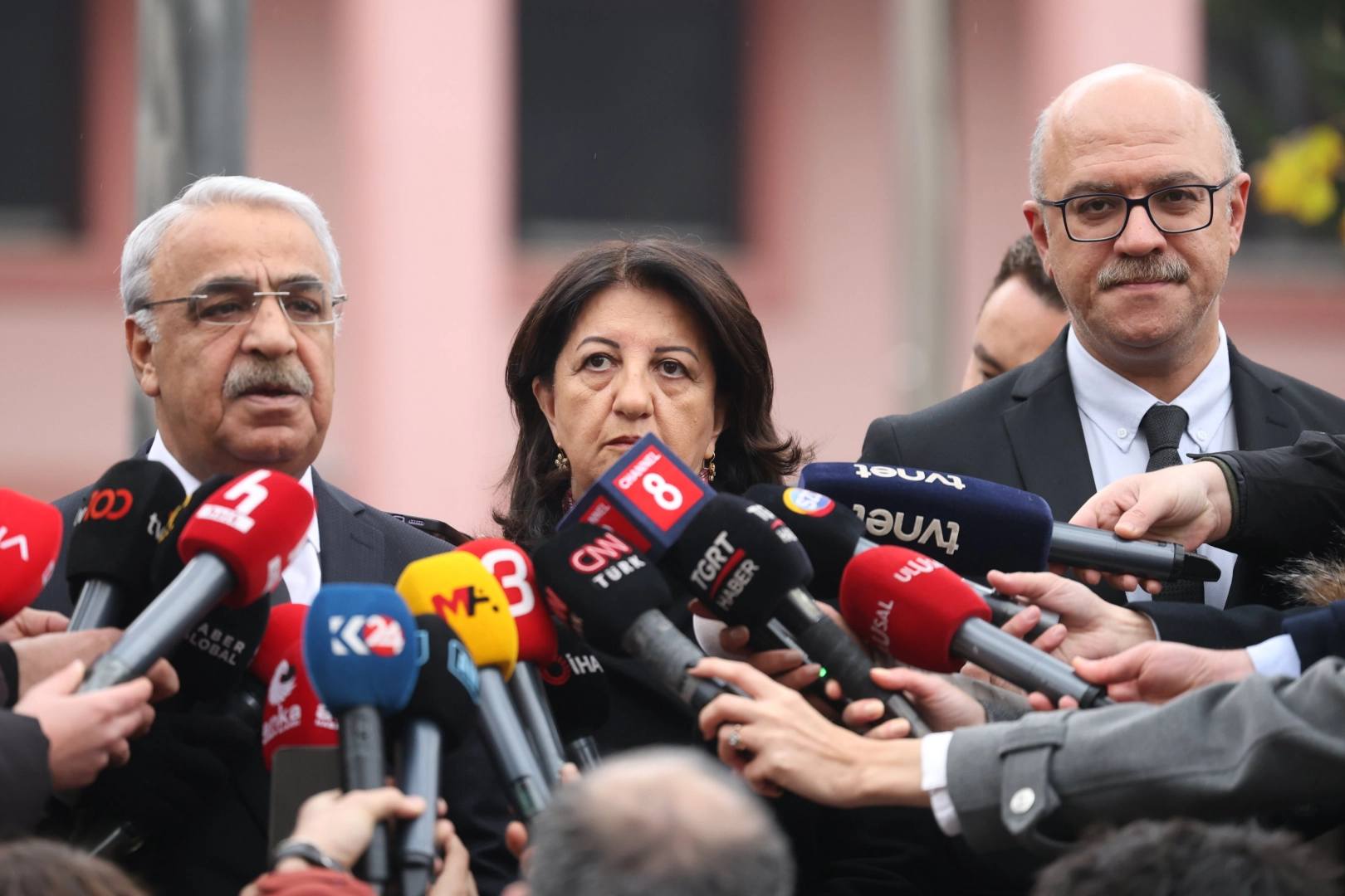 Öcalan’dan Demokratikleşme Çağrısı