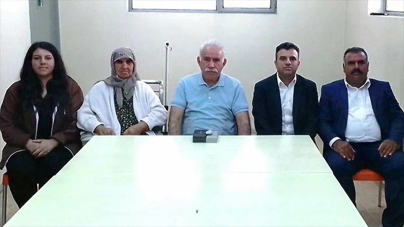 Öcalan’ın Aile Görüşmesi Fotoğrafı İlk Kez Paylaşıldı