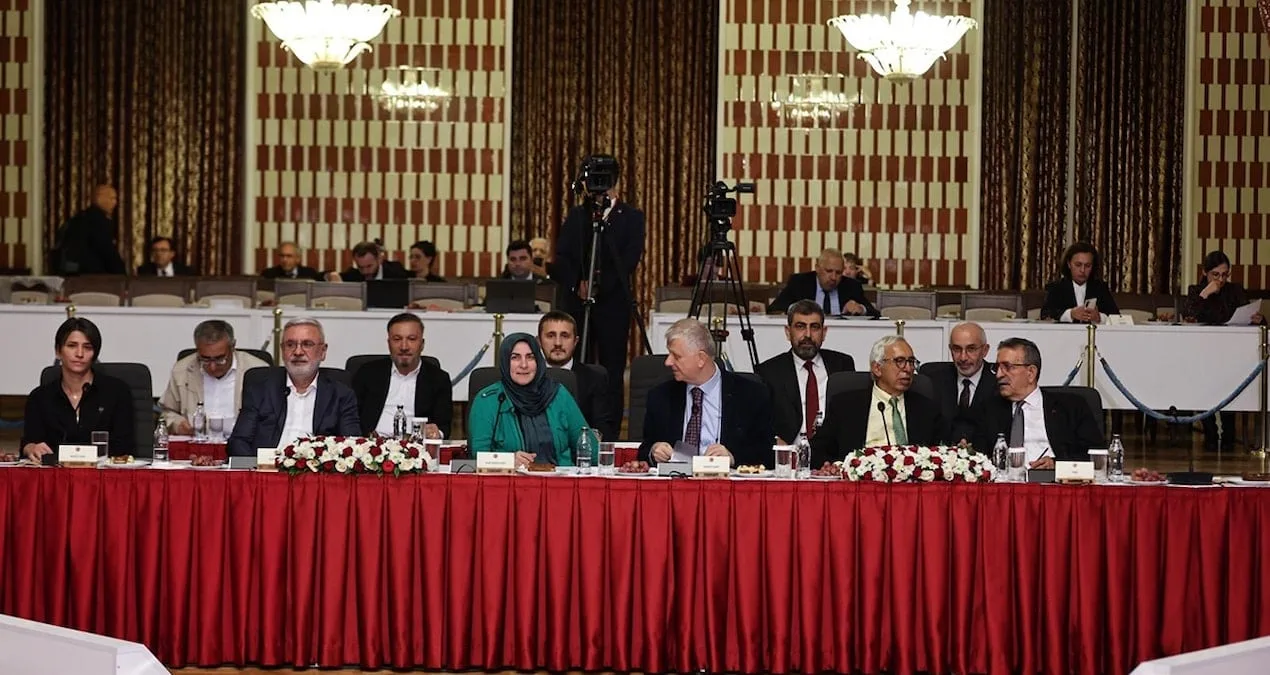 Öcalan’la Müzakere Çağrısı: Komisyon Toplandı