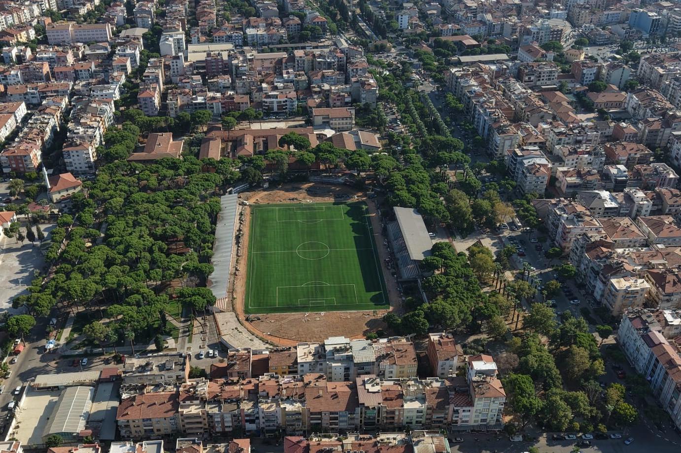 Ödemiş Saraçoğlu Stadı’na Yeni Zemin Yenilemesi!