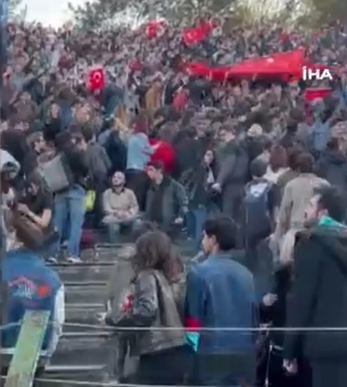 ODTÜ de Türk bayraklı protesto! Ortalık savaş alanına döndü: O anlar kamerada 5