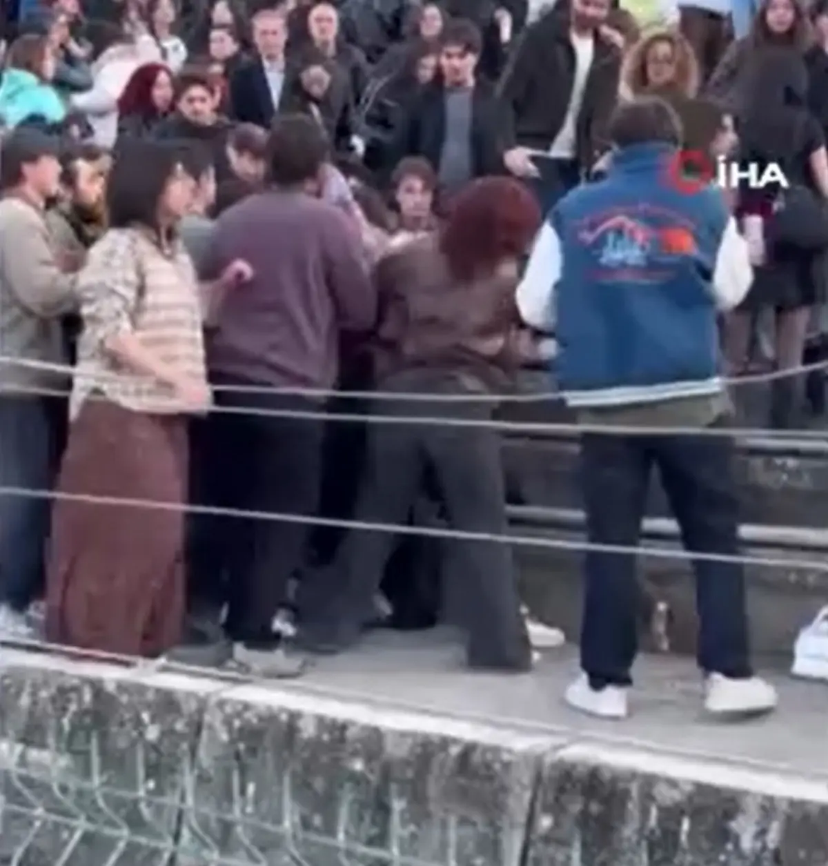 ODTÜ de Türk bayraklı protesto! Ortalık savaş alanına döndü: O anlar kamerada 4