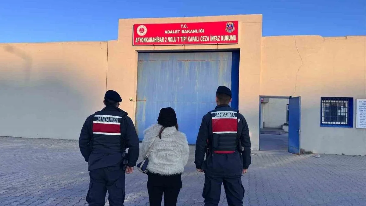 Öğrenci Öğretmenini Bıçakladı, Hayatını Kaybetti