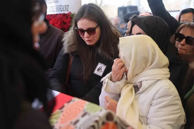 Öğrencisi tarafından öldürülen Fatma Nur öğretmene son veda! Tabutun yanından ayrılmadı 6