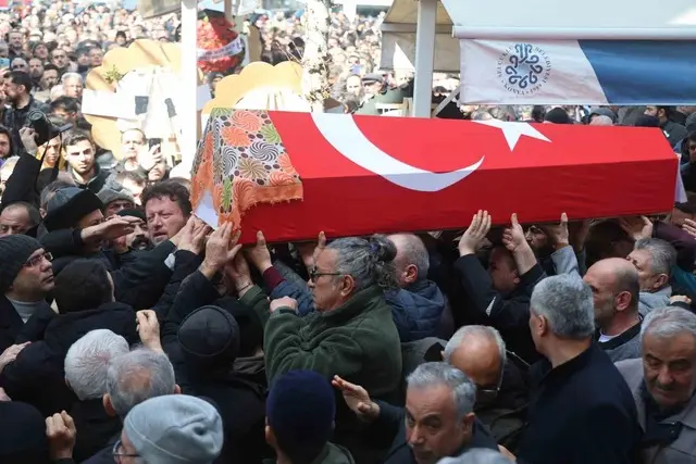Öğrencisi tarafından öldürülen Fatma Nur öğretmene son veda! Tabutun yanından ayrılmadı 10