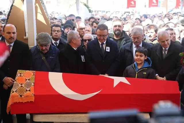 Öğrencisi tarafından öldürülen Fatma Nur öğretmene son veda! Tabutun yanından ayrılmadı 9