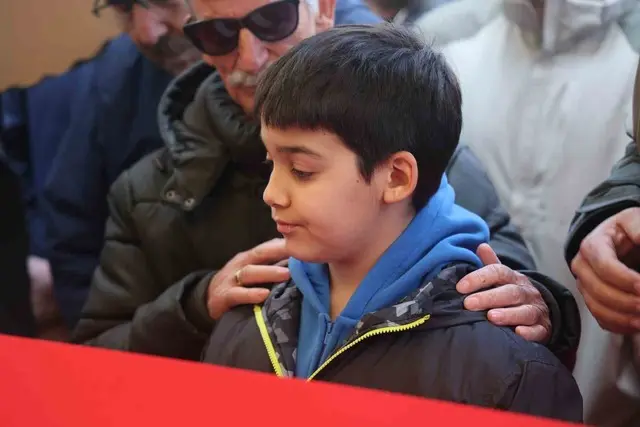 Öğrencisi tarafından öldürülen Fatma Nur öğretmene son veda! Tabutun yanından ayrılmadı 3