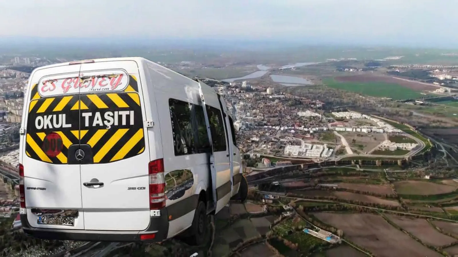 Öğrenci Servisine Saldırı: 3 Yaralı!
