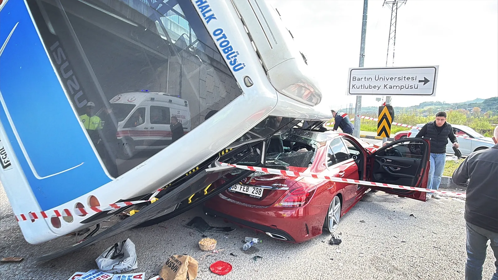 Öğrenci Taşıyan Otobüs Devrildi: 44 Yaralı!