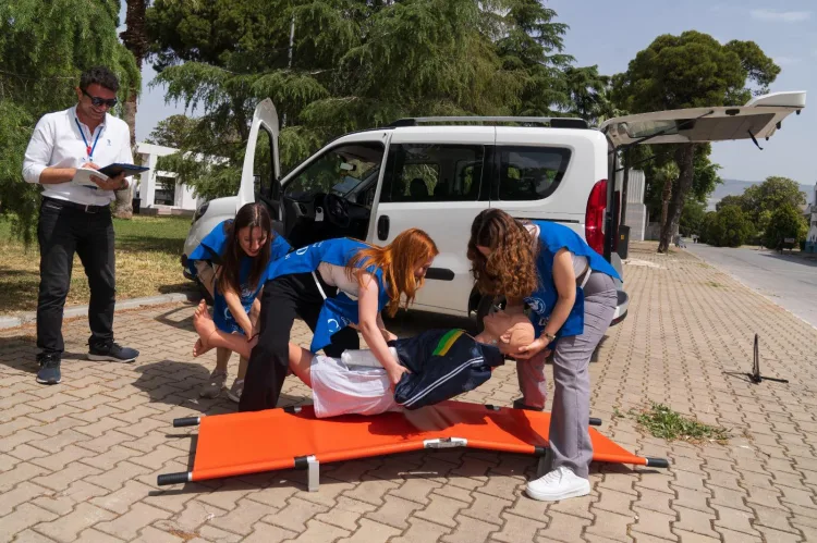 Öğrenciler İlk Yardım Turnuvasında Uygulama Yaptı