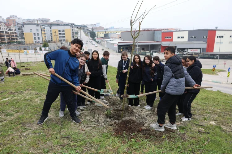 Öğrenciler Orman Haftası’nda Fidan Dikti!