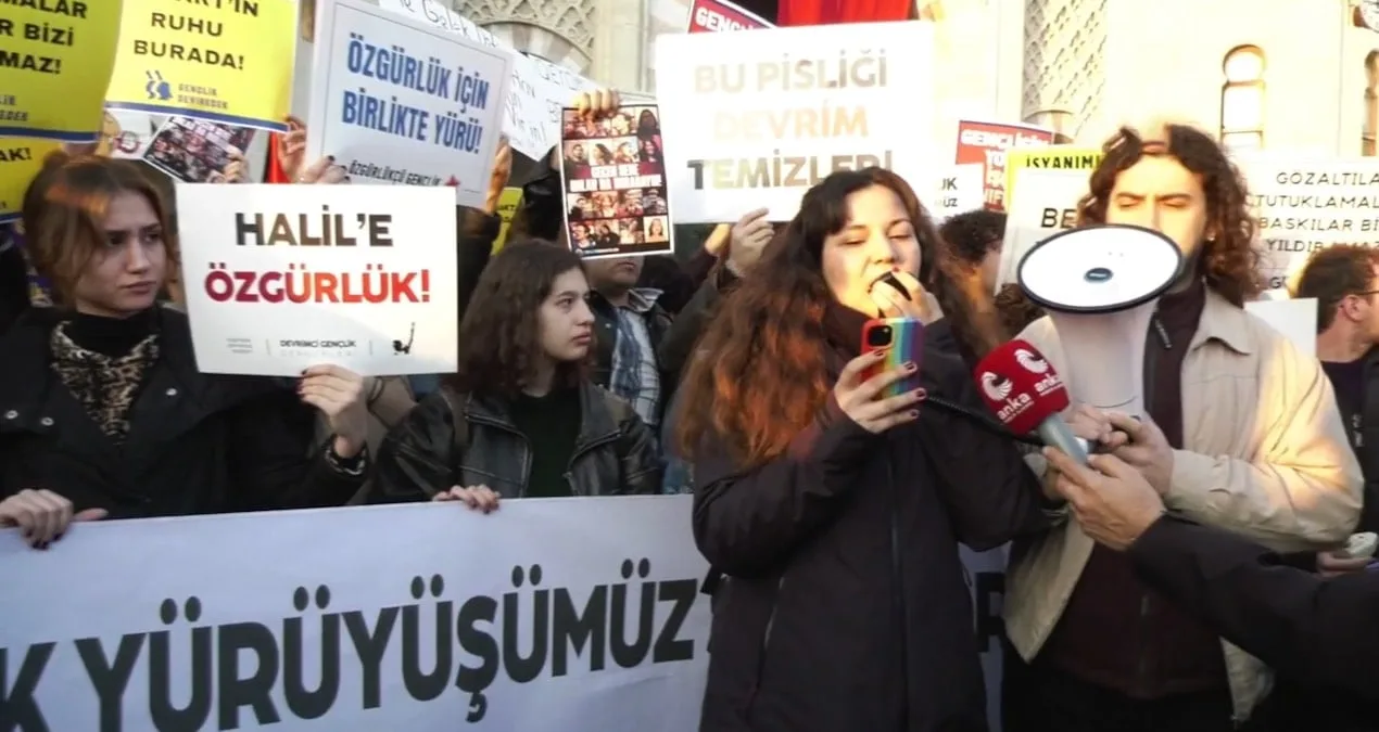 Öğrencilerden Beyazıt’ta Özgürlük Yürüyüşü