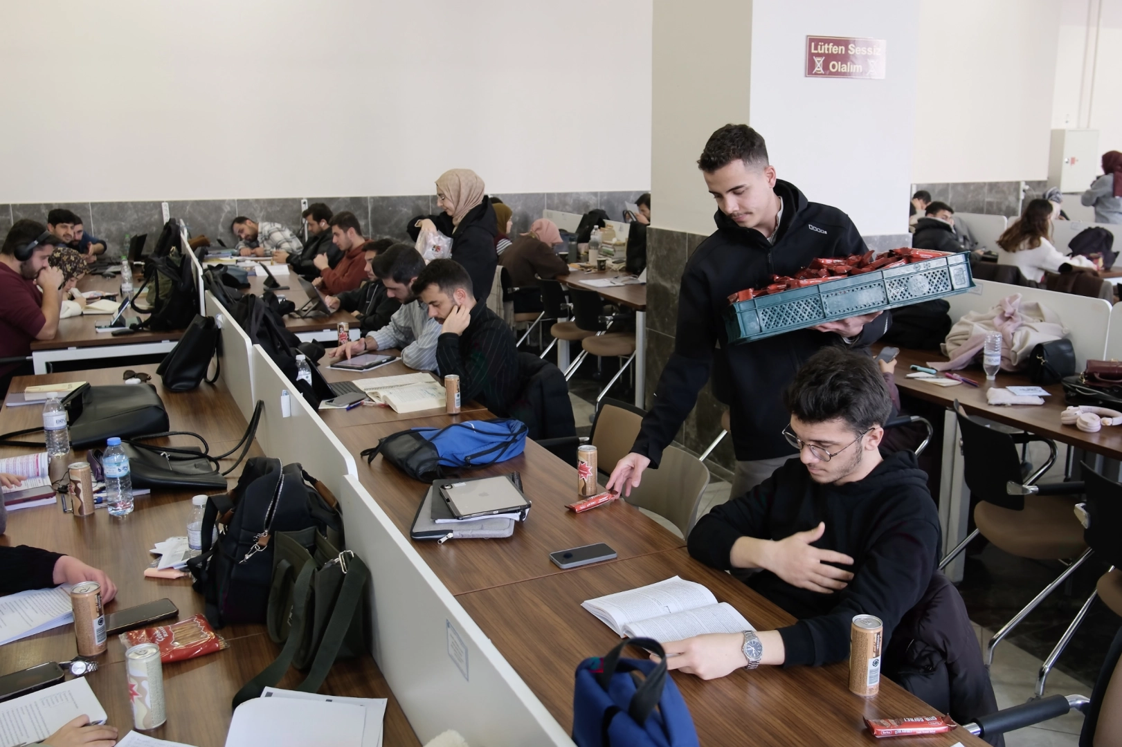 Öğrencilere Final Döneminde Moral İkramı!