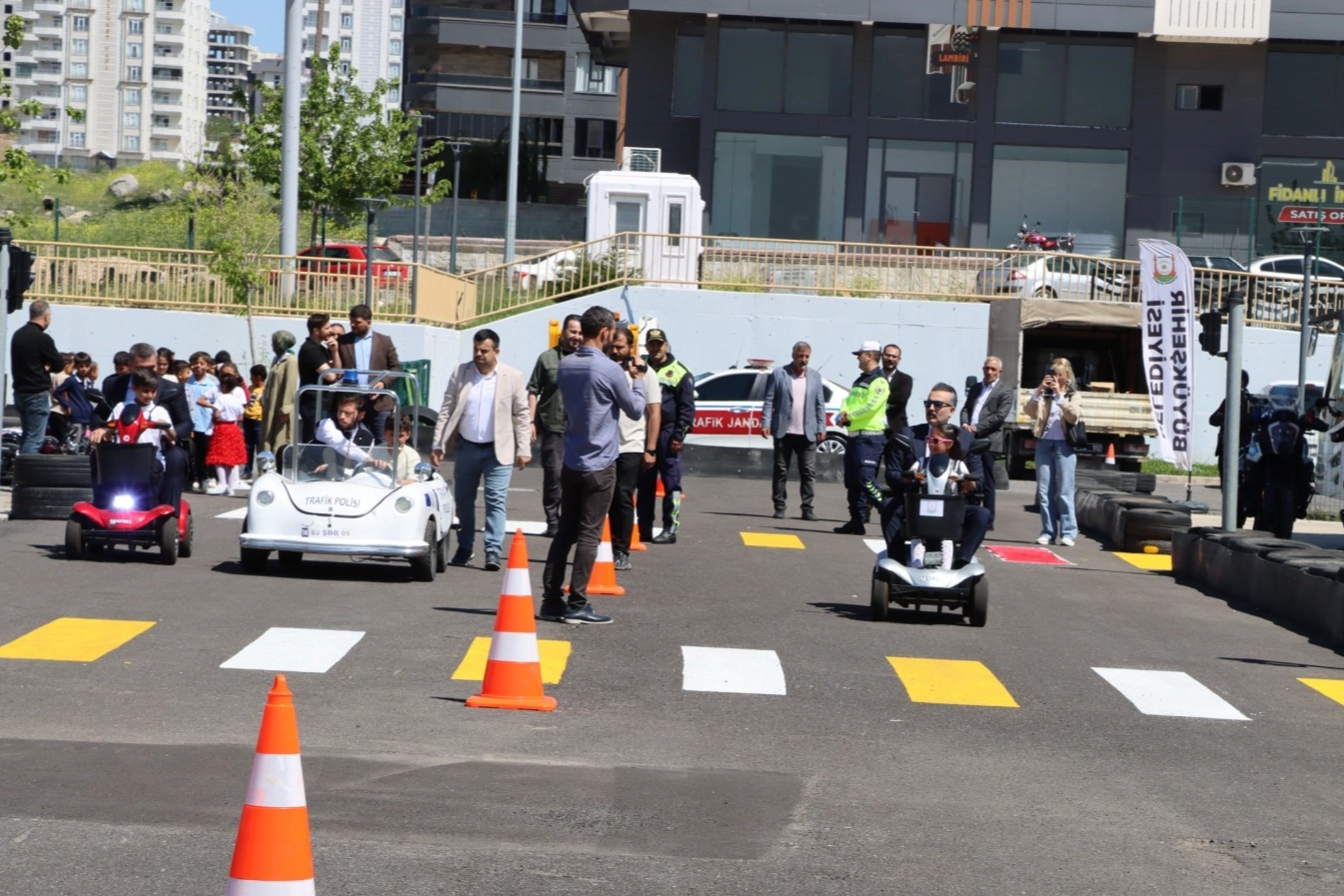 Öğrencilere Uygulamalı Trafik Eğitimi Verildi