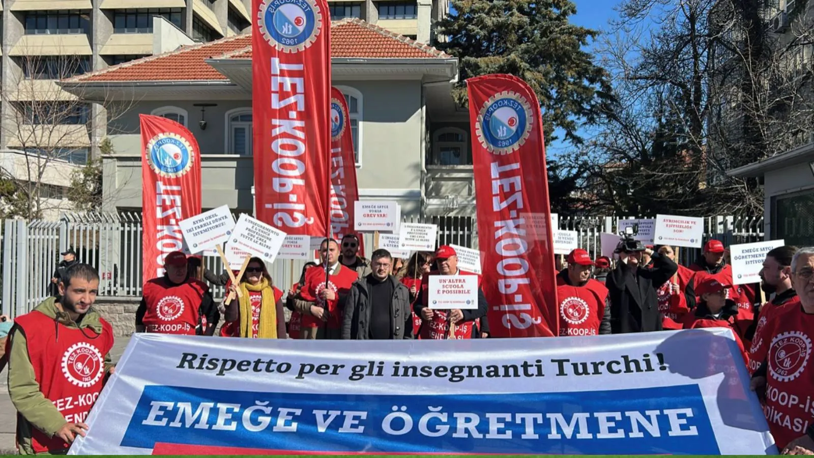 Öğretmenler Grevde: Eşit Ücret İçin Direniş!