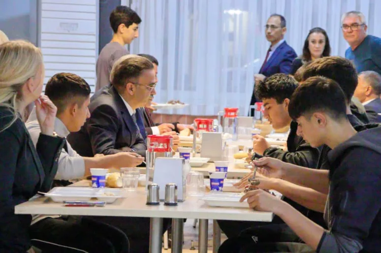 Öğretmenler Günü’nde Öğrencilerle Samimi Anlar