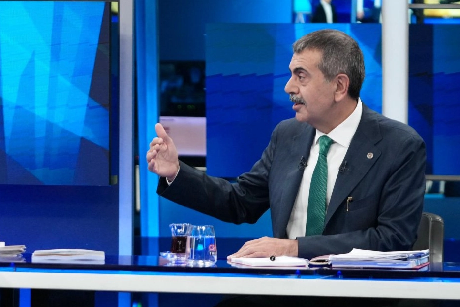 Öğretmenlere Kılık Kıyafet Uyarısı: Önlük Dönemi!