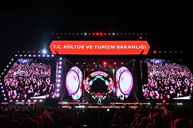 Oğuzhan Koç, Erzurum’da Coşkulu Bir Konser Verdi!