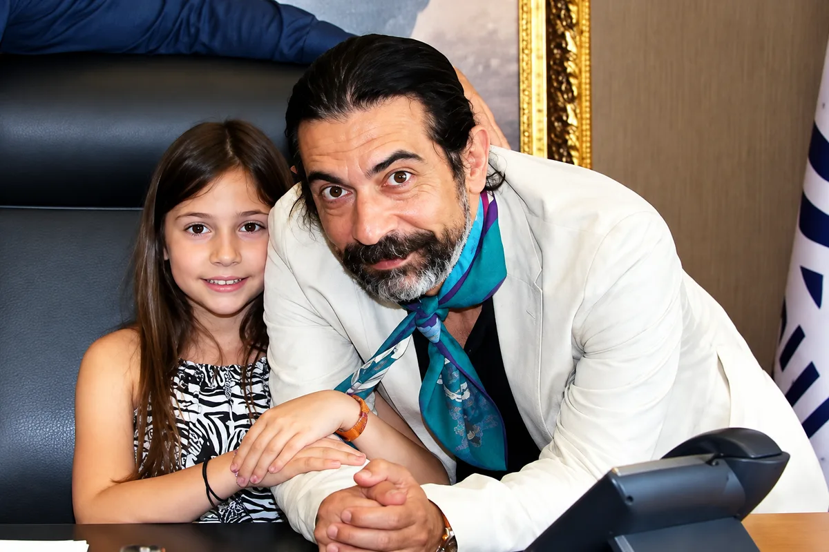 Okan Bayülgen’in Kızı İstanbul, Sanat Yarışmasında Ödül Kazandı