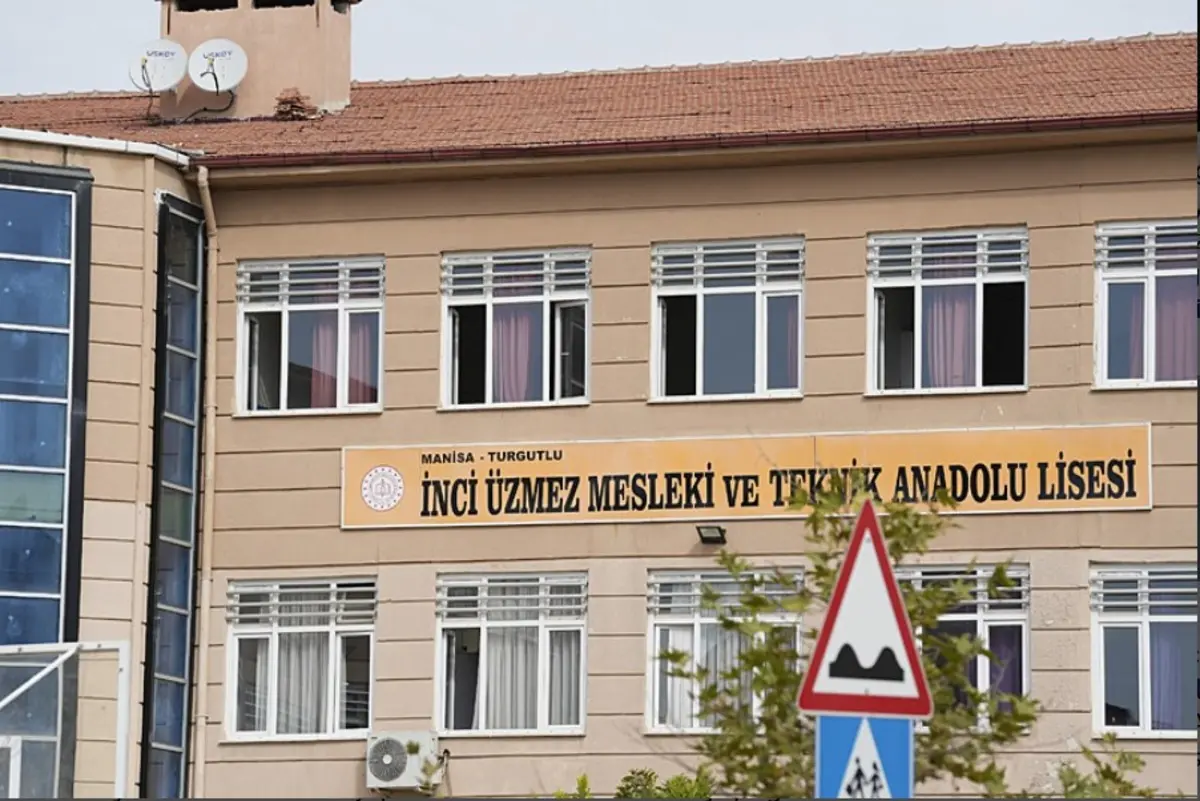Manisa daki okul saldırısı... Annesinden 600 TL alıp fişek almış: Radikal içerikler ve Nazi sembolleri! 2
