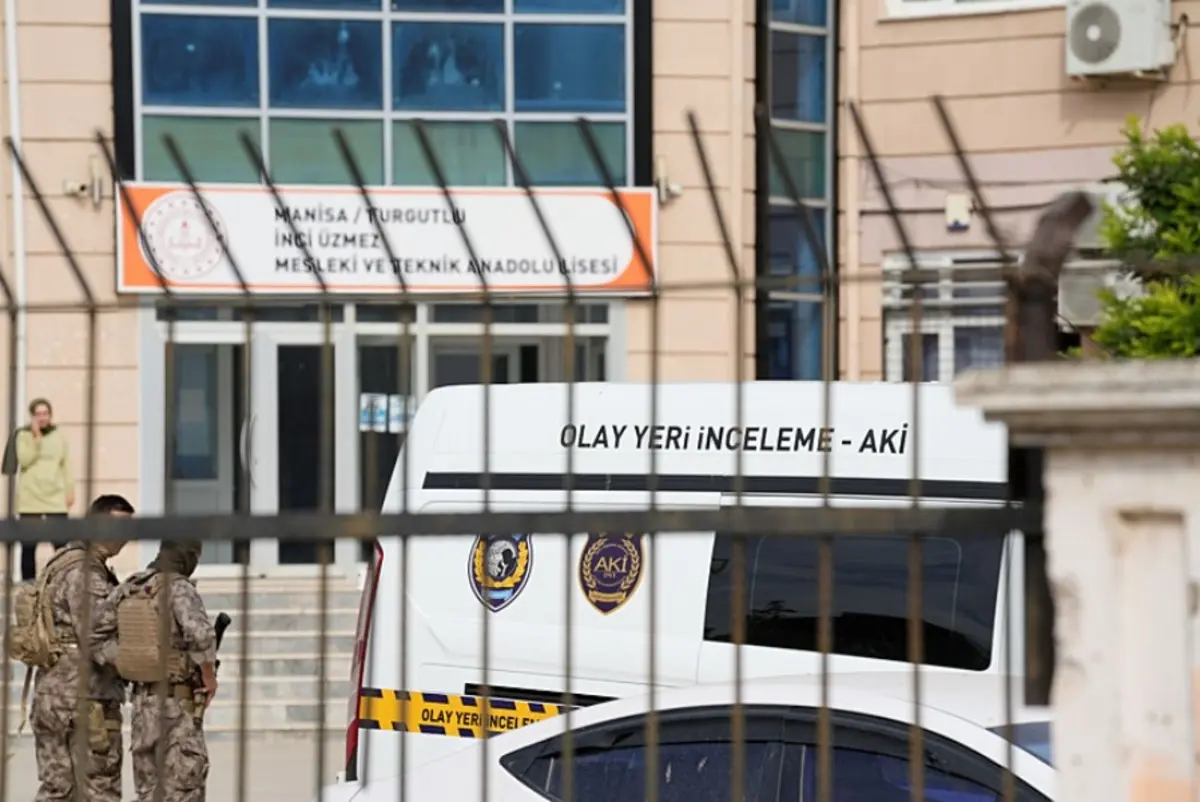 Manisa daki okul saldırısı... Annesinden 600 TL alıp fişek almış: Radikal içerikler ve Nazi sembolleri! 4