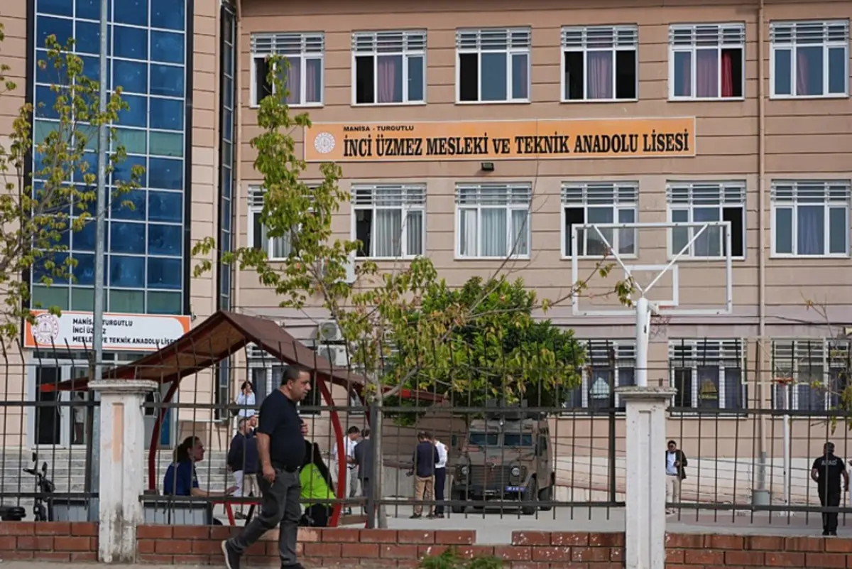 Manisa daki okul saldırısı... Annesinden 600 TL alıp fişek almış: Radikal içerikler ve Nazi sembolleri! 6