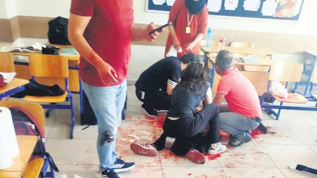 Okulda Bıçaklı Saldırı: 14 Yaşındaki Çocuk Yaralandı