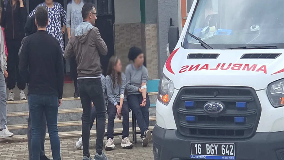 Okulda Yemek Zehirlenmesi İddiası: 24 Öğrenci!