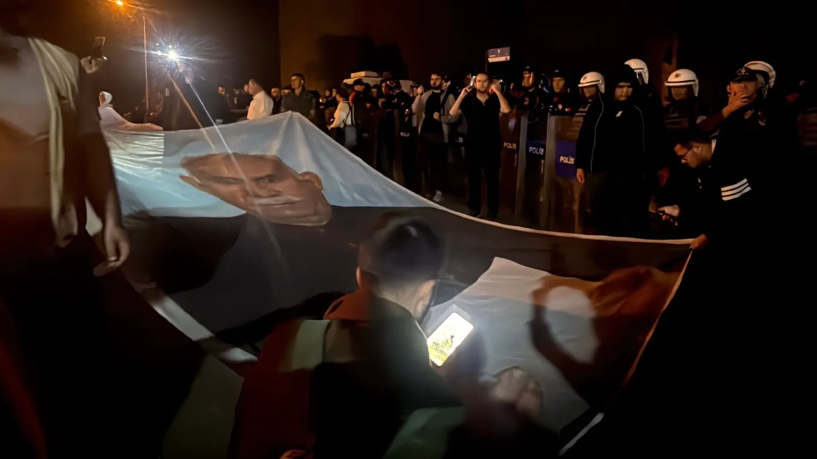 Ömer Çelik’ten Diyarbakır’daki Yürüyüşe Tepki!