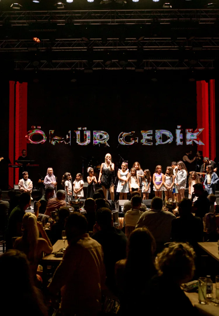 Ömür Gedik, Bodrum’da Unutulmaz Bir Konser Verdi!