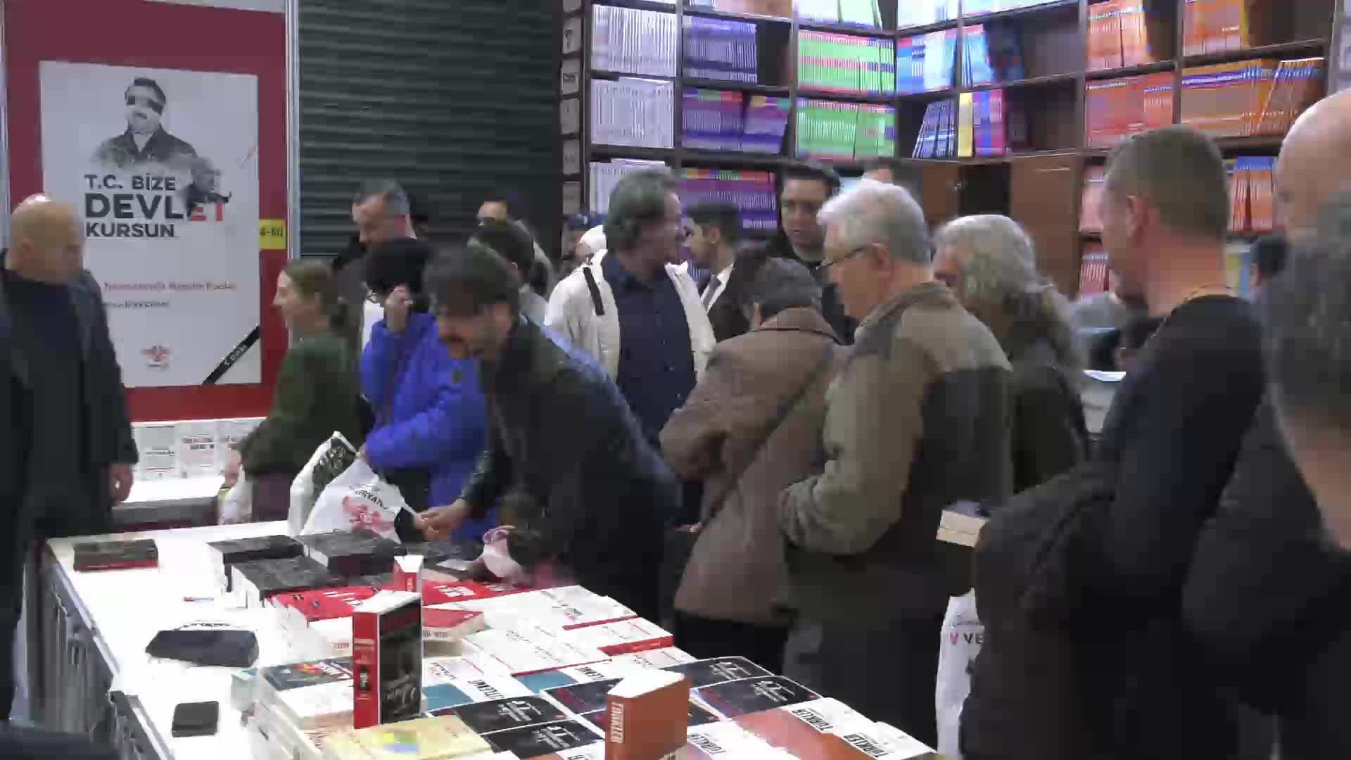 Orkun Özeller’den Cumhuriyet Vurgusu Kitap Fuarında