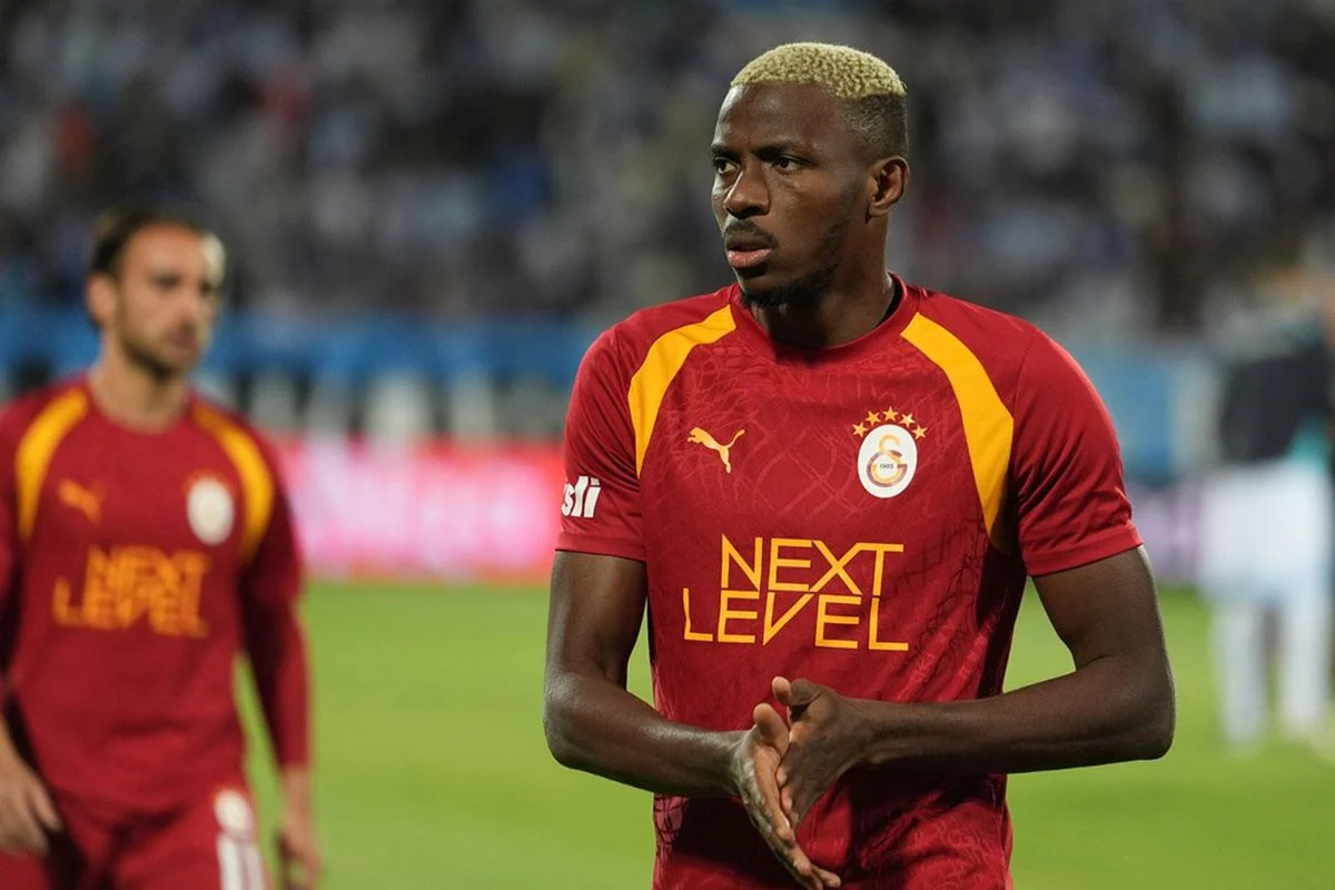 Osimhen Galatasaray’da tarihi bir başarıya imza attı