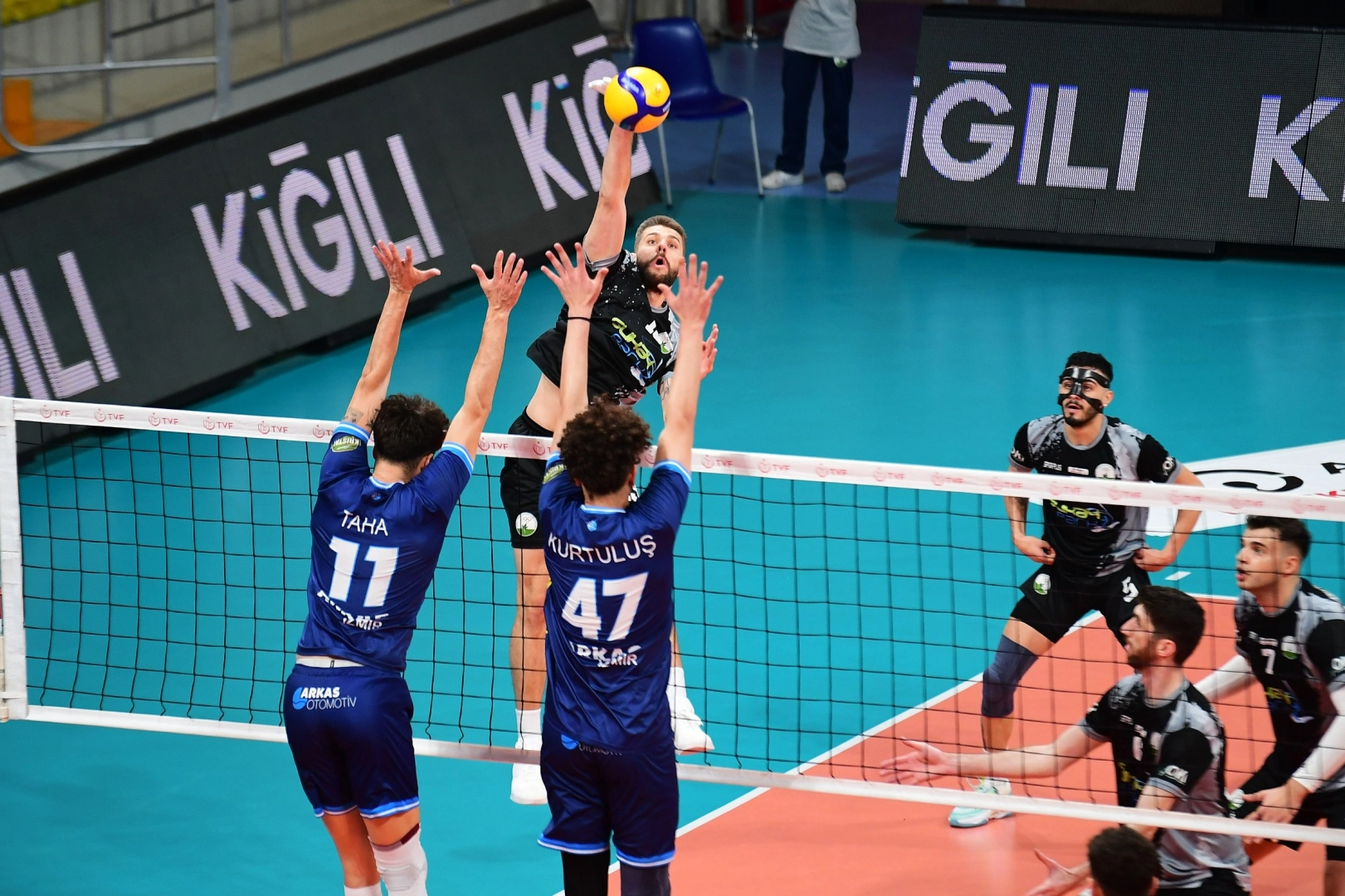 Osmangazi Belediyespor, Arkas’ı 3-0 Geçti!