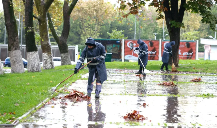 Osmangazi’de Sonbahar Temizliği Titizlikle Sürüyor
