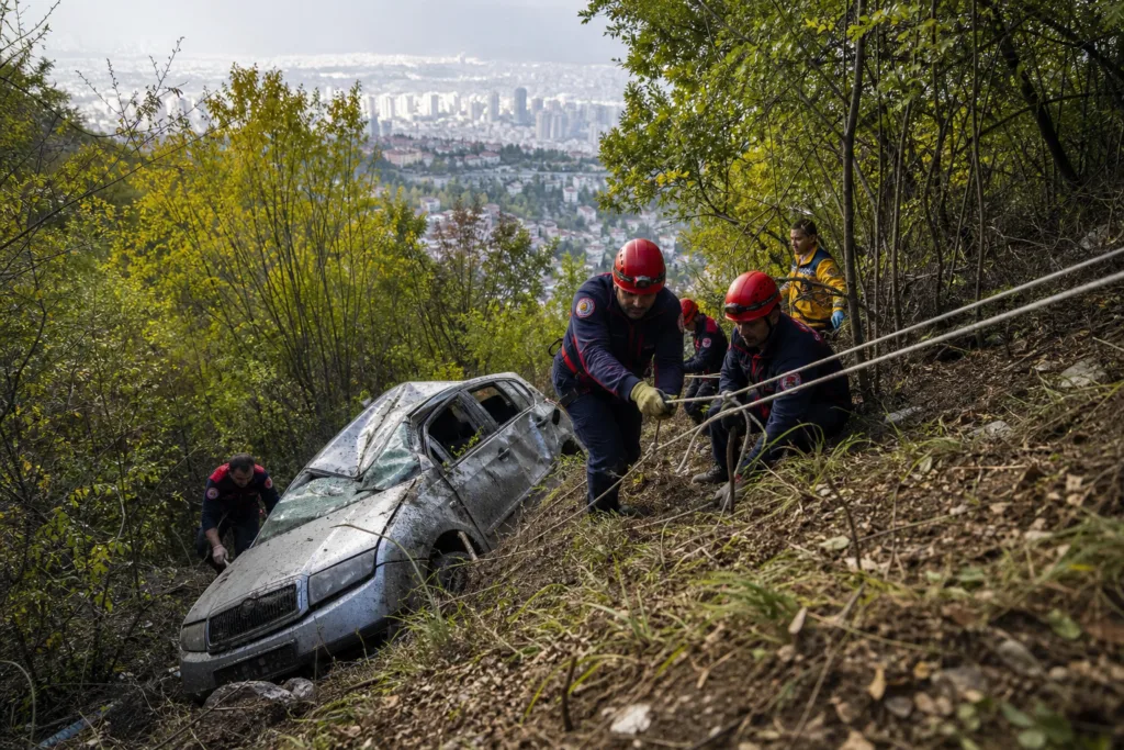 Osmangazi’de Uçurumdan Düşen Araç Sürücüsü Yaralandı