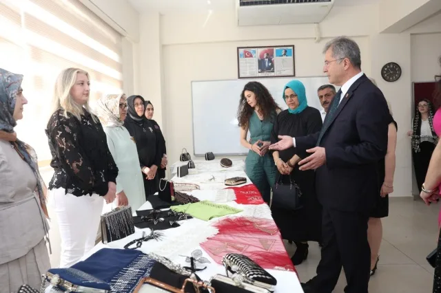 OSMEK Kursiyerleri Yıl Sonu Sergisiyle Büyüledi