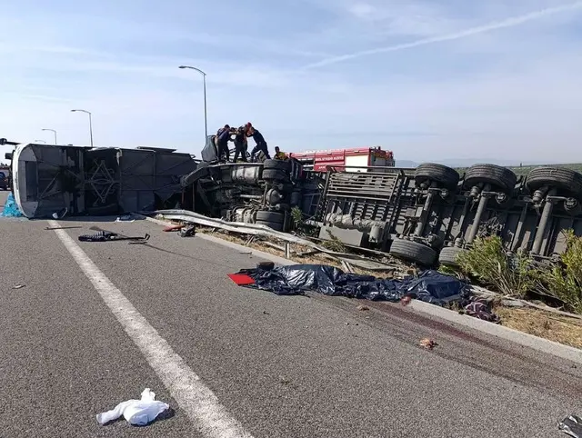 Manisa daki otobüs kazasında ölü sayısı 12’ye çıktı 5