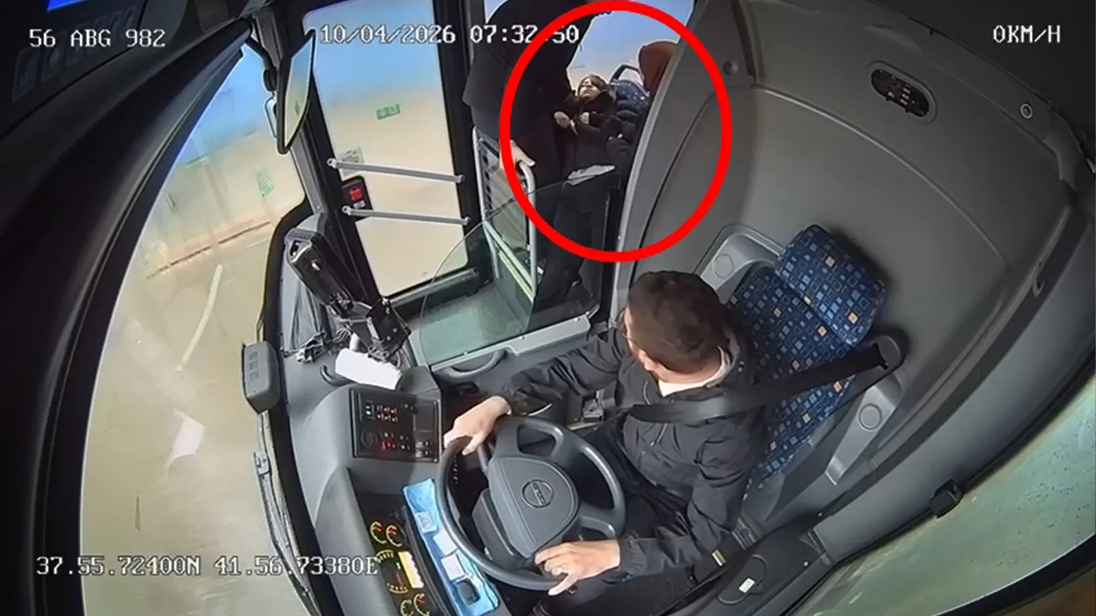 Otobüs Şoföründen Kahramanlık: Fenalaşan Kızı Kurtardı