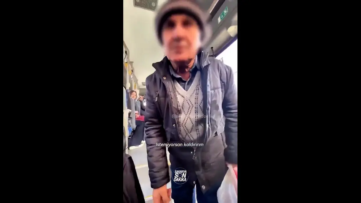 Yer vermeyince kucağına oturdu: Bacağını görünce ise şoke oldu!