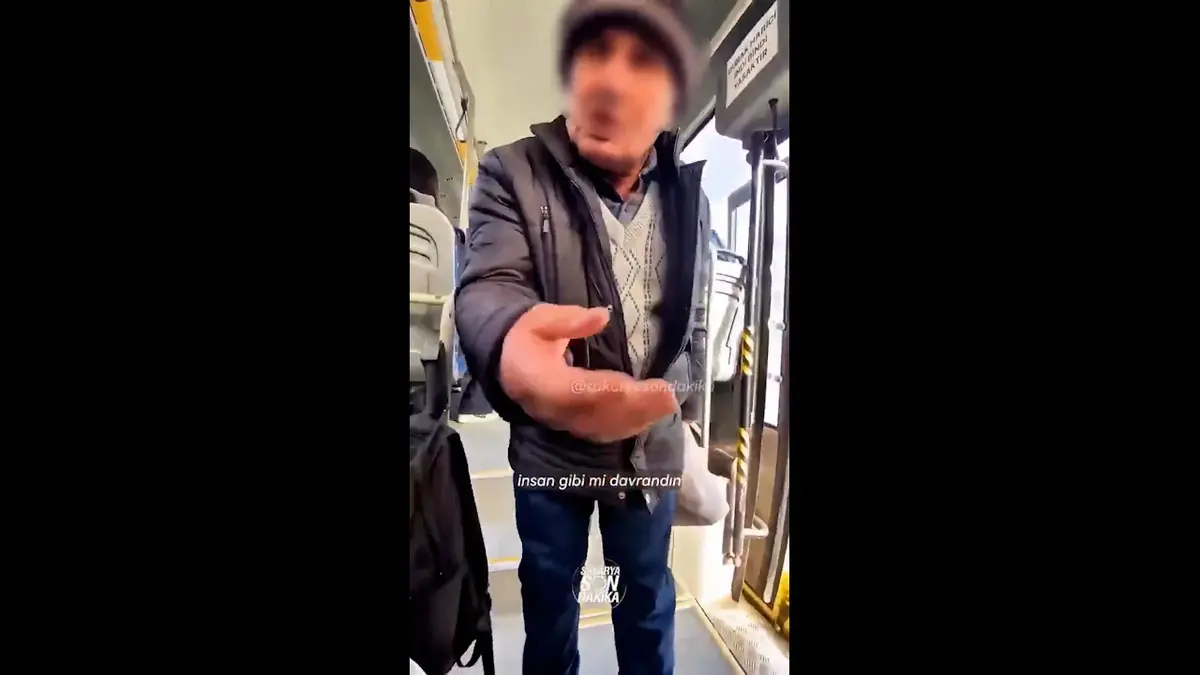 Yer vermeyince kucağına oturdu: Bacağını görünce ise şoke oldu!