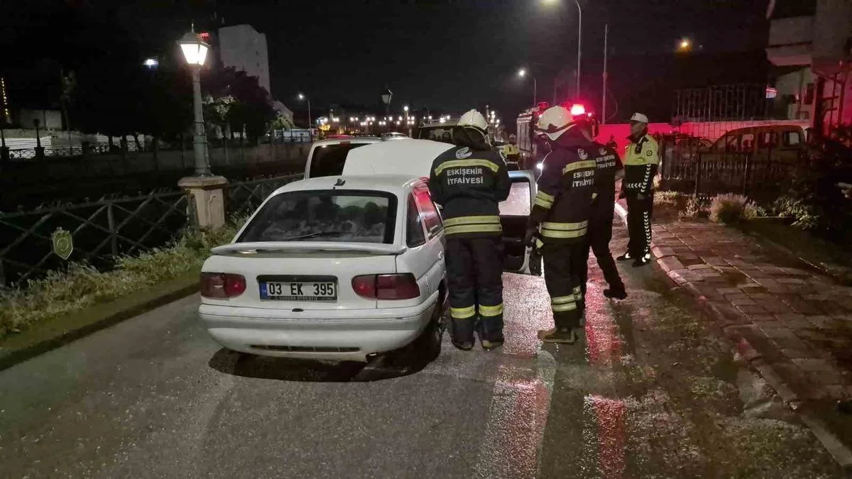 Otomobilde yangın paniği: Maddi hasarla atlatıldı!