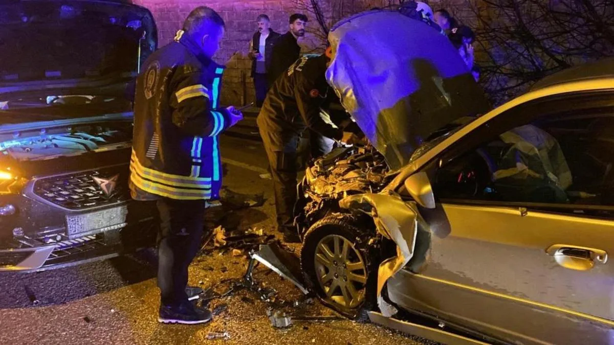Ovacık’ta Kaygan Yolda Kafa Kafaya Kaza!