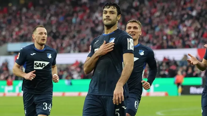 Ozan Kabak, Ayın Oyuncusu Adayı Oldu!