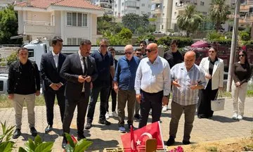 Özdağ, Alper Arıkan’ın Kabrini Ziyaret Etti